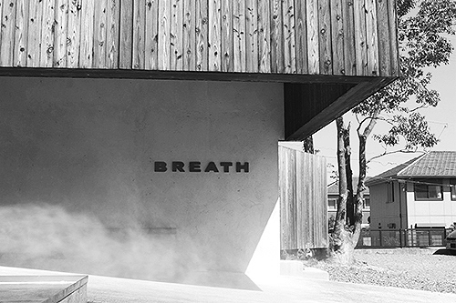 BREATHのポーチ